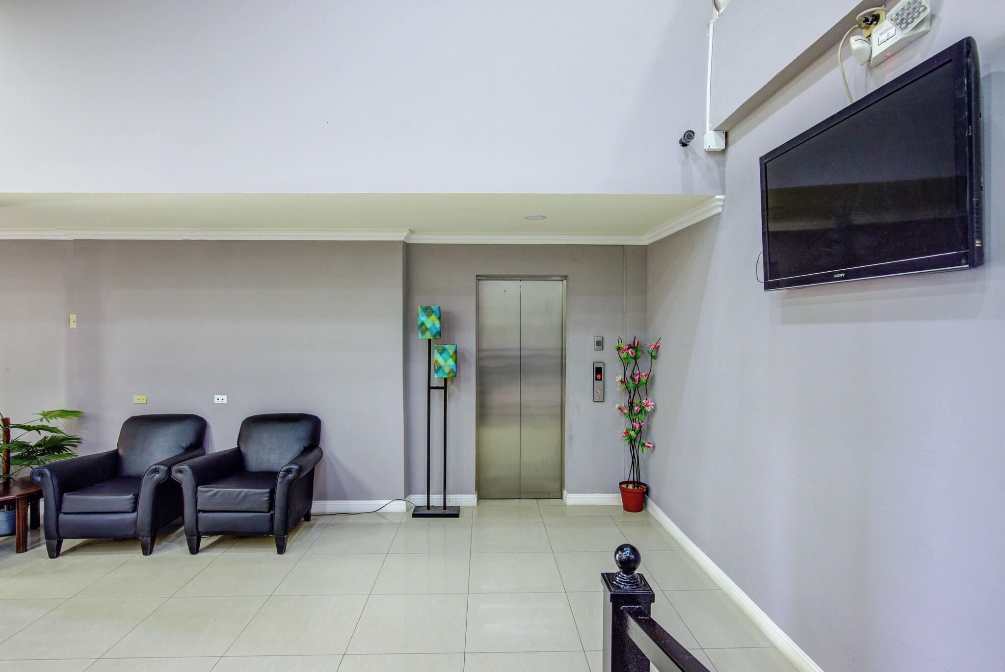 Vista Lobby Airport Suites Hotel