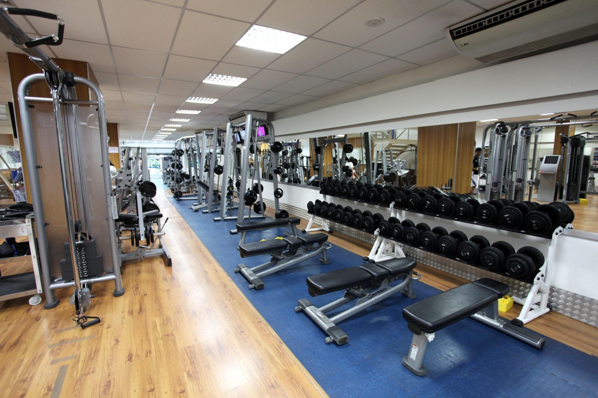 Instalaciones Recreativas Mengo Palace Hotel