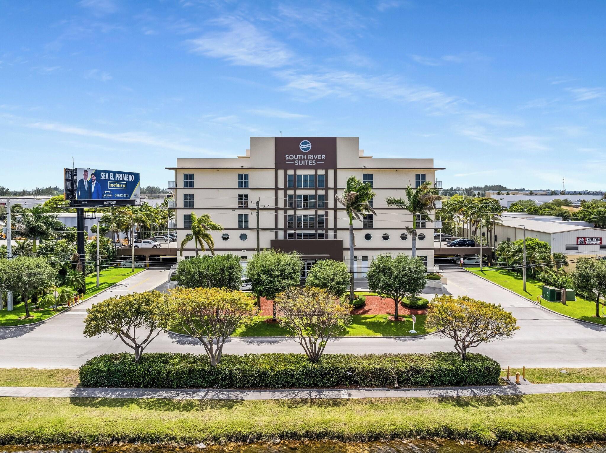 Varios South River Suites