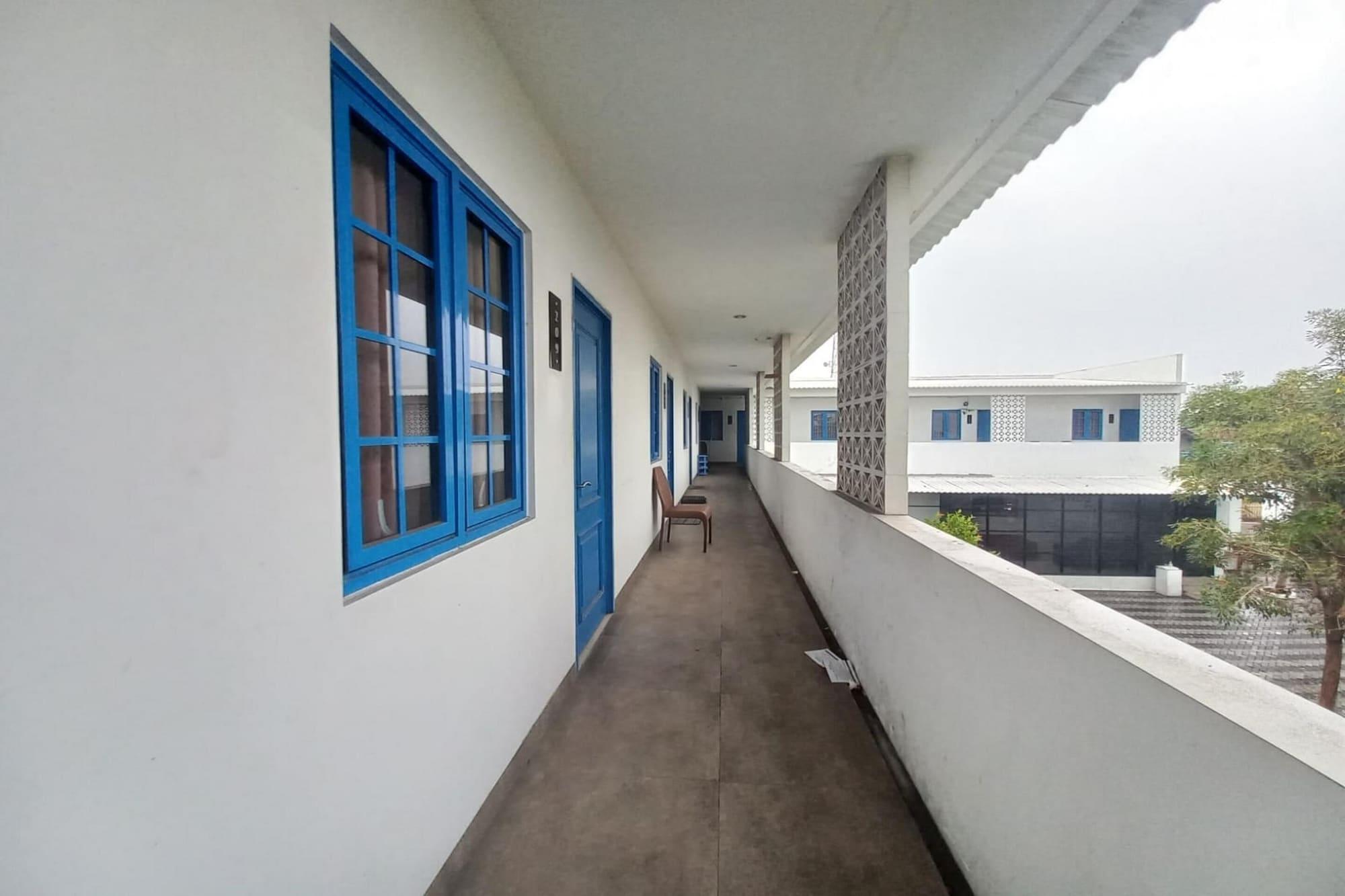 Vista Lobby OYO 94103 Sands Residence Ii