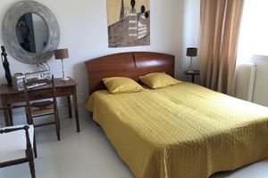 Alquiler Vacacional - Appart 8 pers, red de ch, station, in front all air-conditioned, courtyard for bikes, BBQ banne