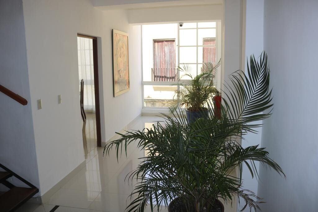 Varios Cataleya Hotel