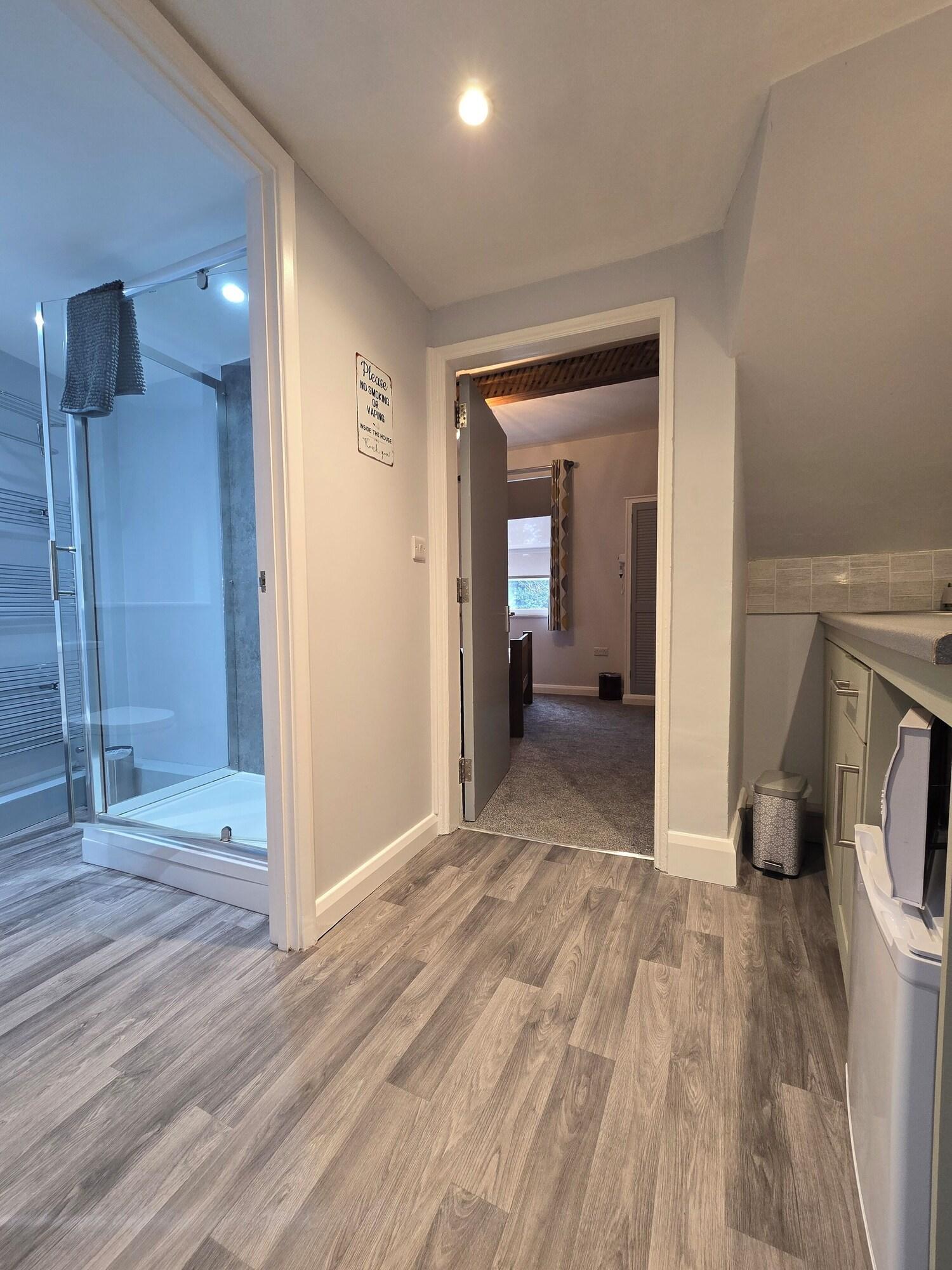 Varios Southwell Stays