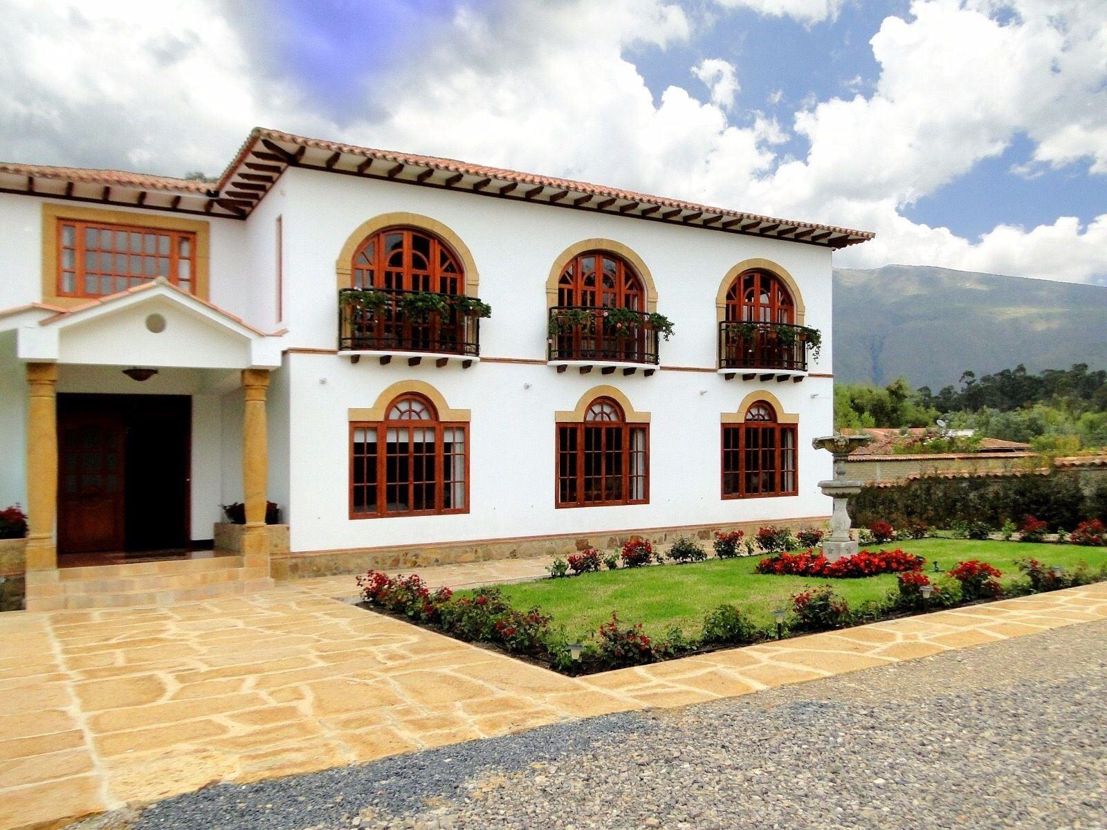 Varios Villa de los Angeles