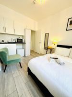 Alquiler Vacacional - Immaculate 1-bed Studio in London