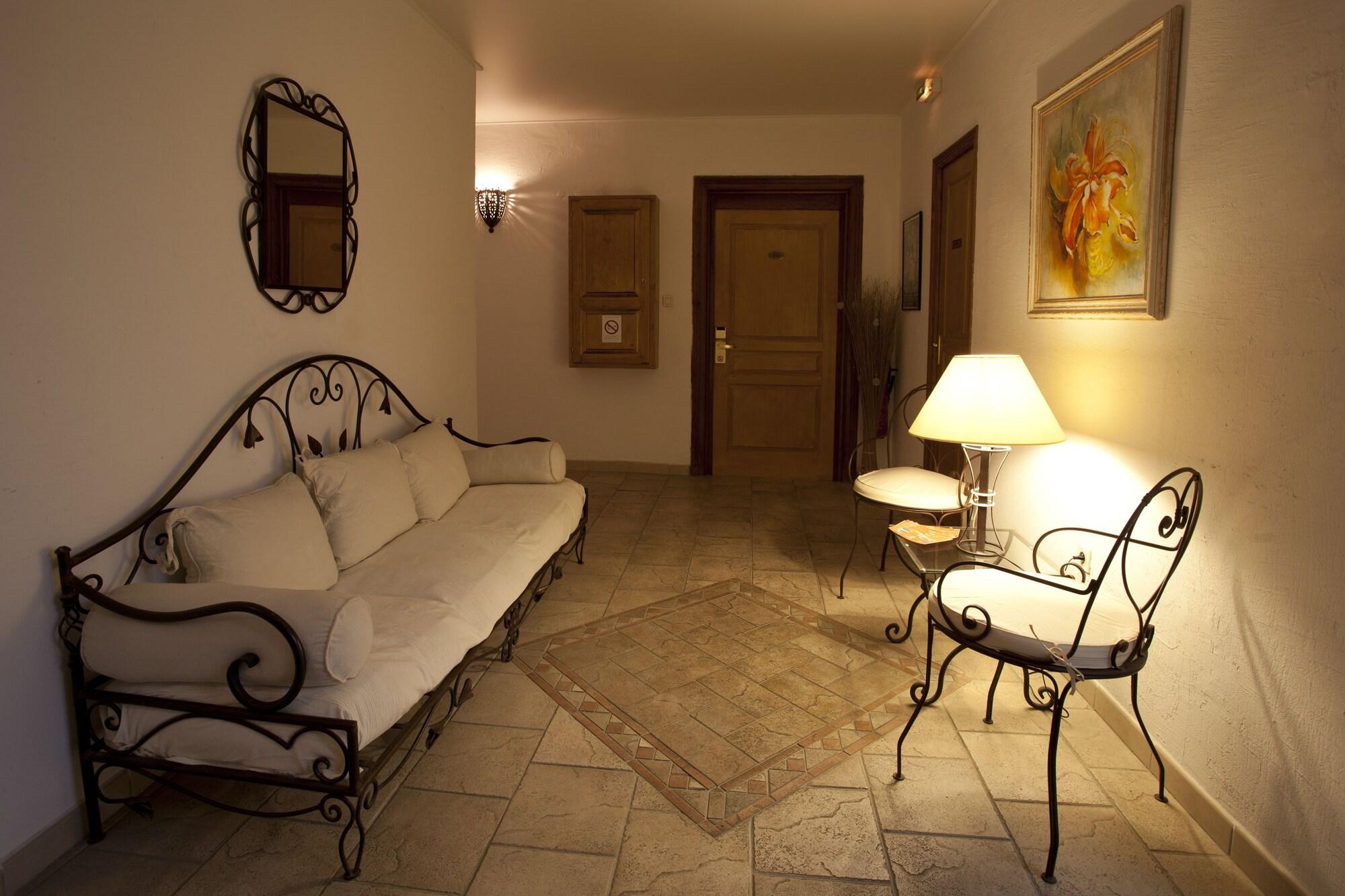 Varios Hotel du Nord