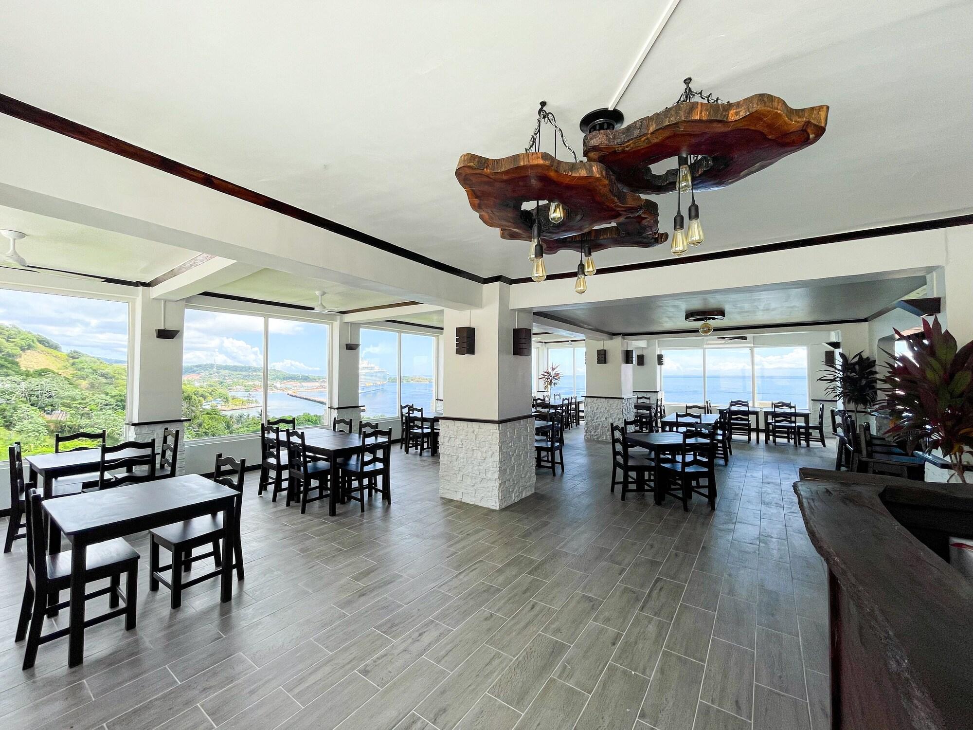 Restaurant Lunas View Hotel and Restaurant