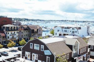 Alojamiento - Newport Bay Club and Hotel