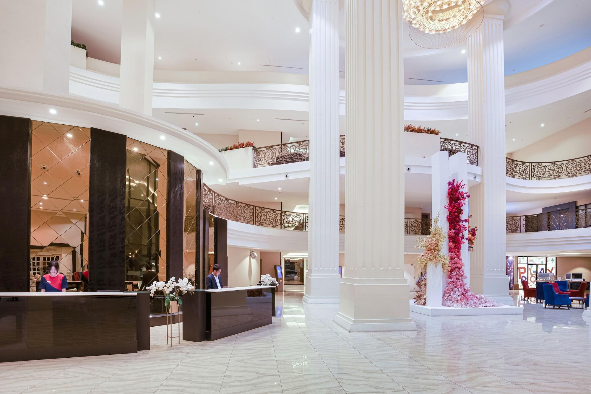 Vista Lobby Grand Palazzo Hotel