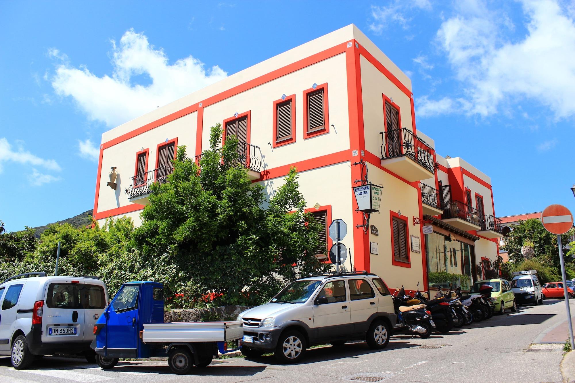 Vista Exterior Hotel Oriente