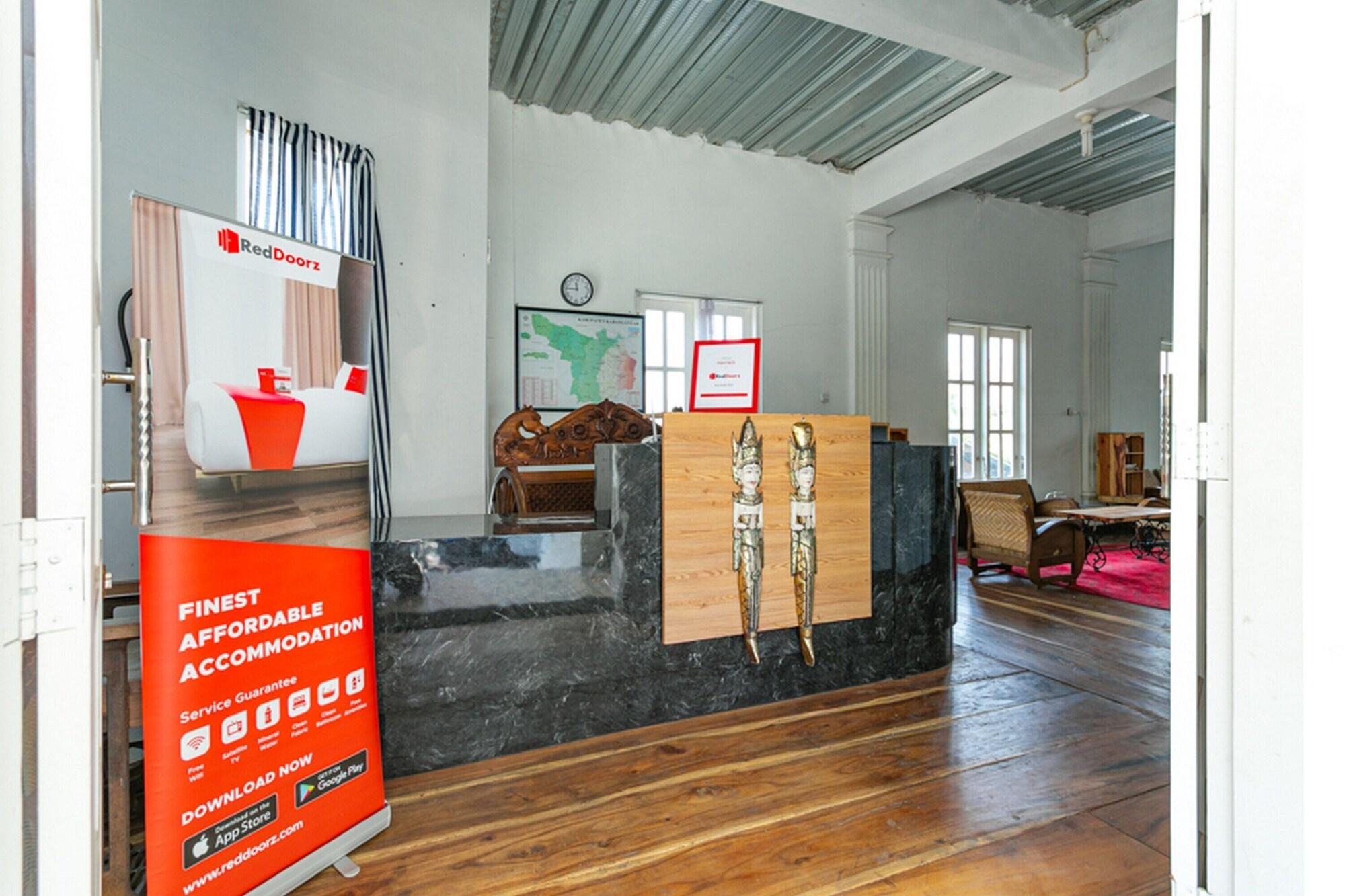 Vista Lobby RedDoorz near Grojogan Sewu Tawangmangu