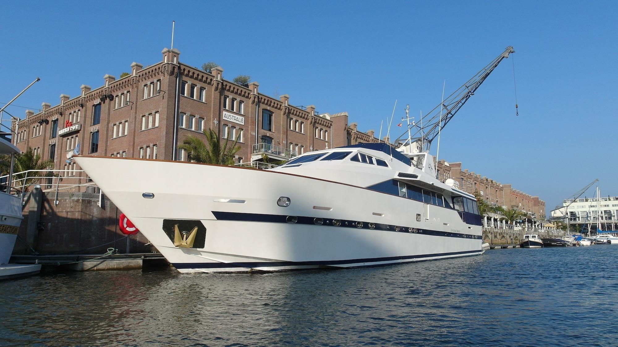 Vista Exterior Christina Onassis Yachthotel