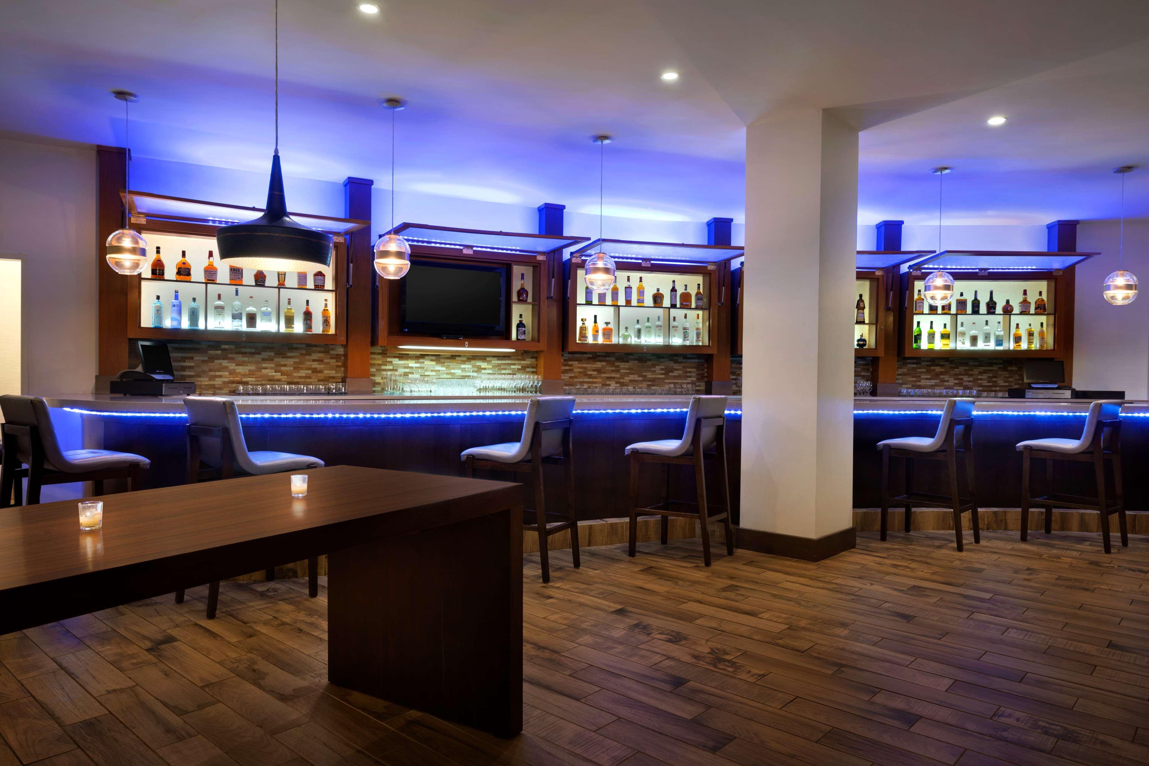 Bar/Salón DoubleTree by Hilton Stamford