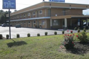 Alojamiento - Travel Inn & Suites