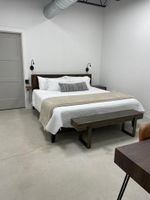 Alquiler Vacacional - Spacious 5-bedroom Apartment in San Antonio with Private Pavilion & Yard