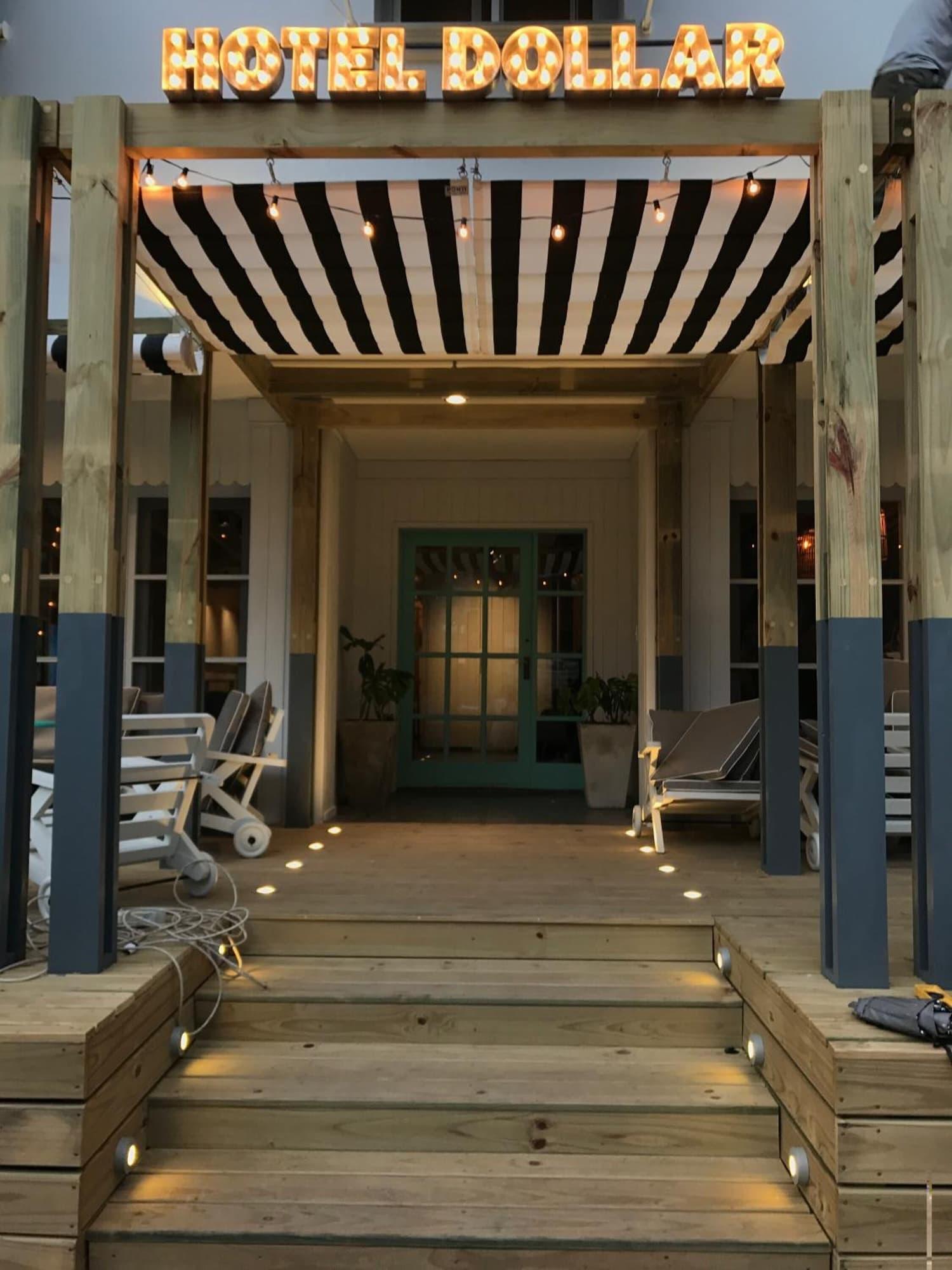 Vista Exterior Hotel Dollar