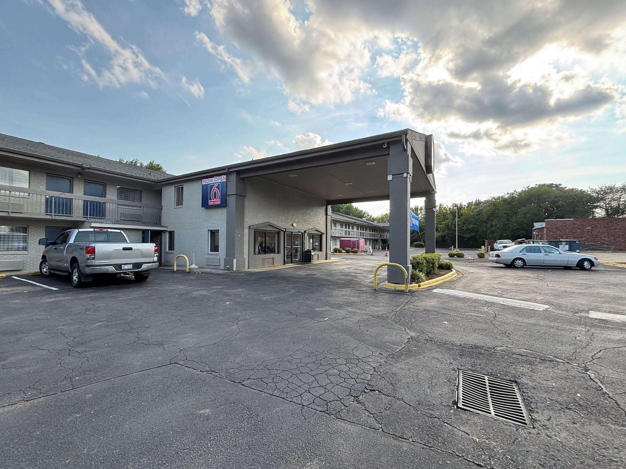 Vista Exterior Motel 6 Charlotte, NC - Northlake