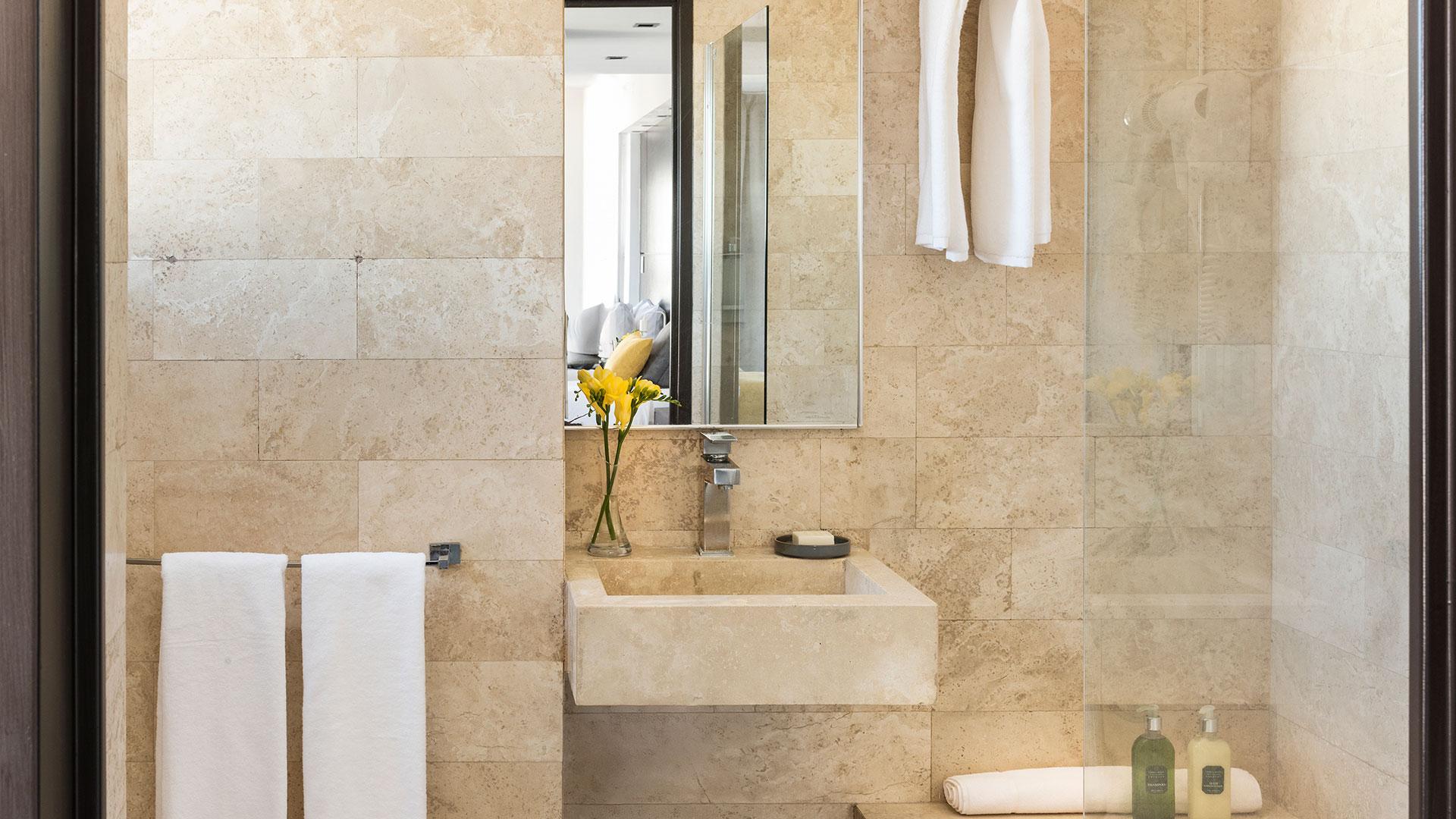Baño HTL City Baires