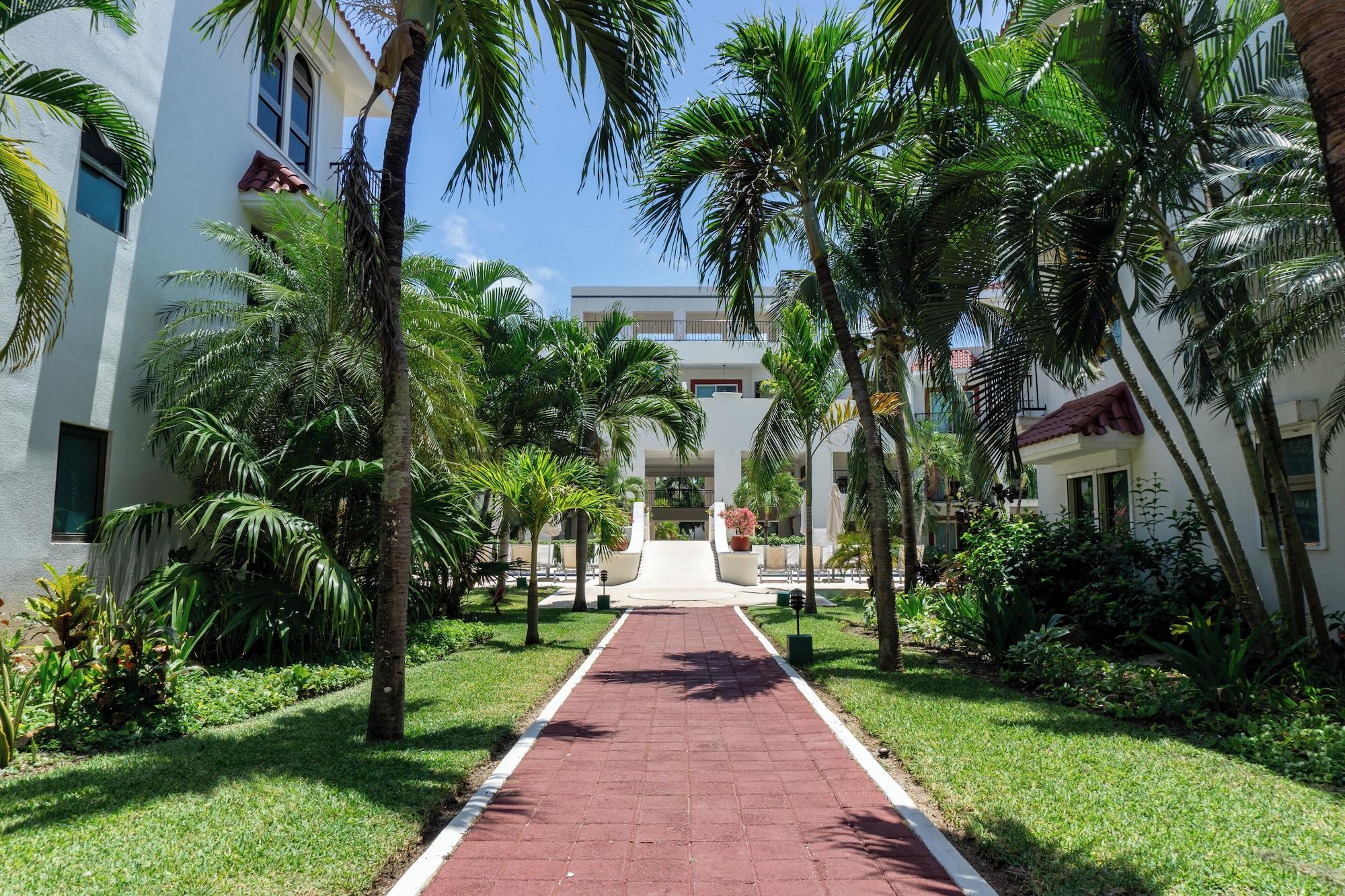 Vista Exterior Paseo del Sol Condohotel by Bric