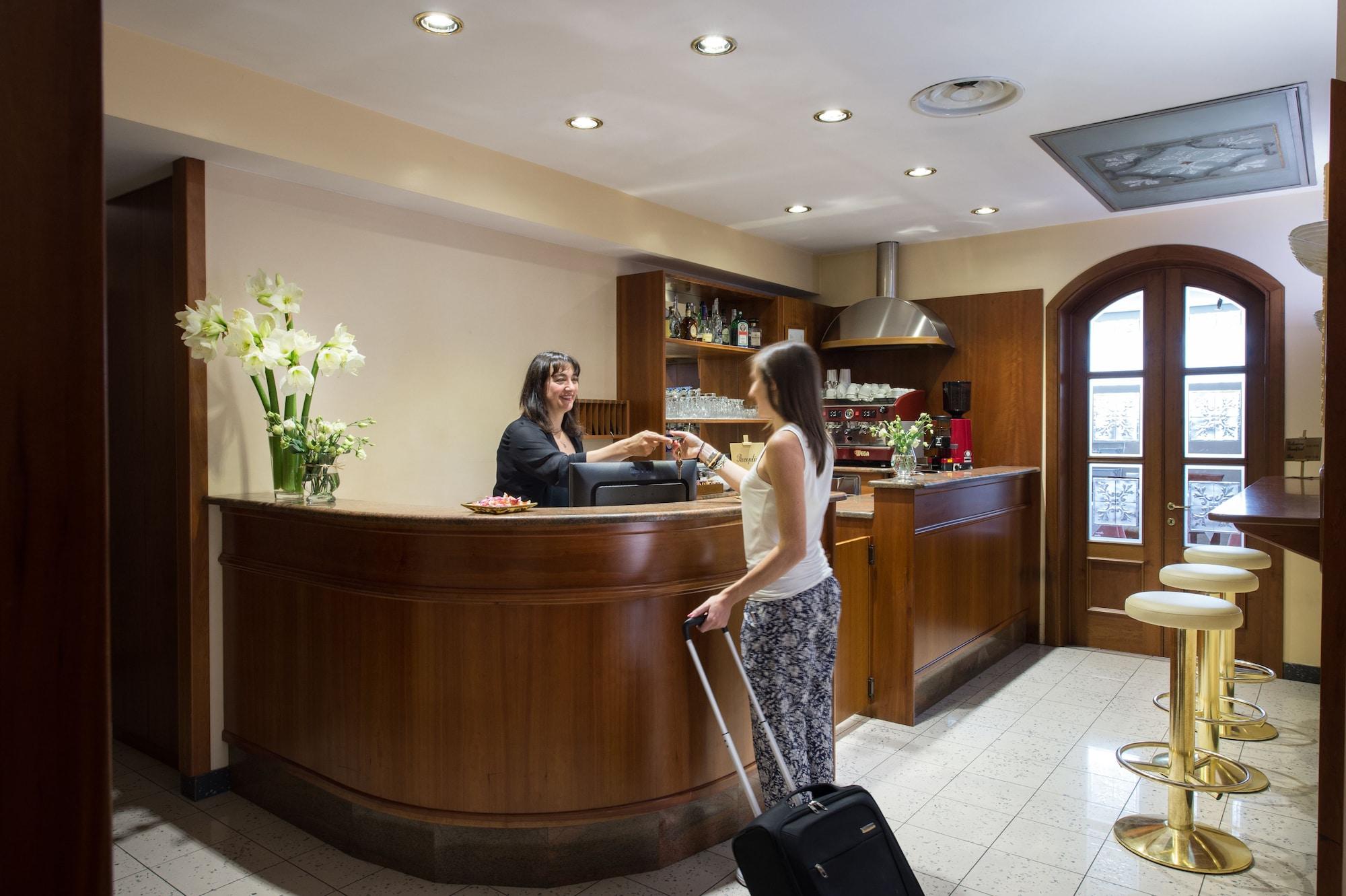 Bar/Salón Hotel La Villetta