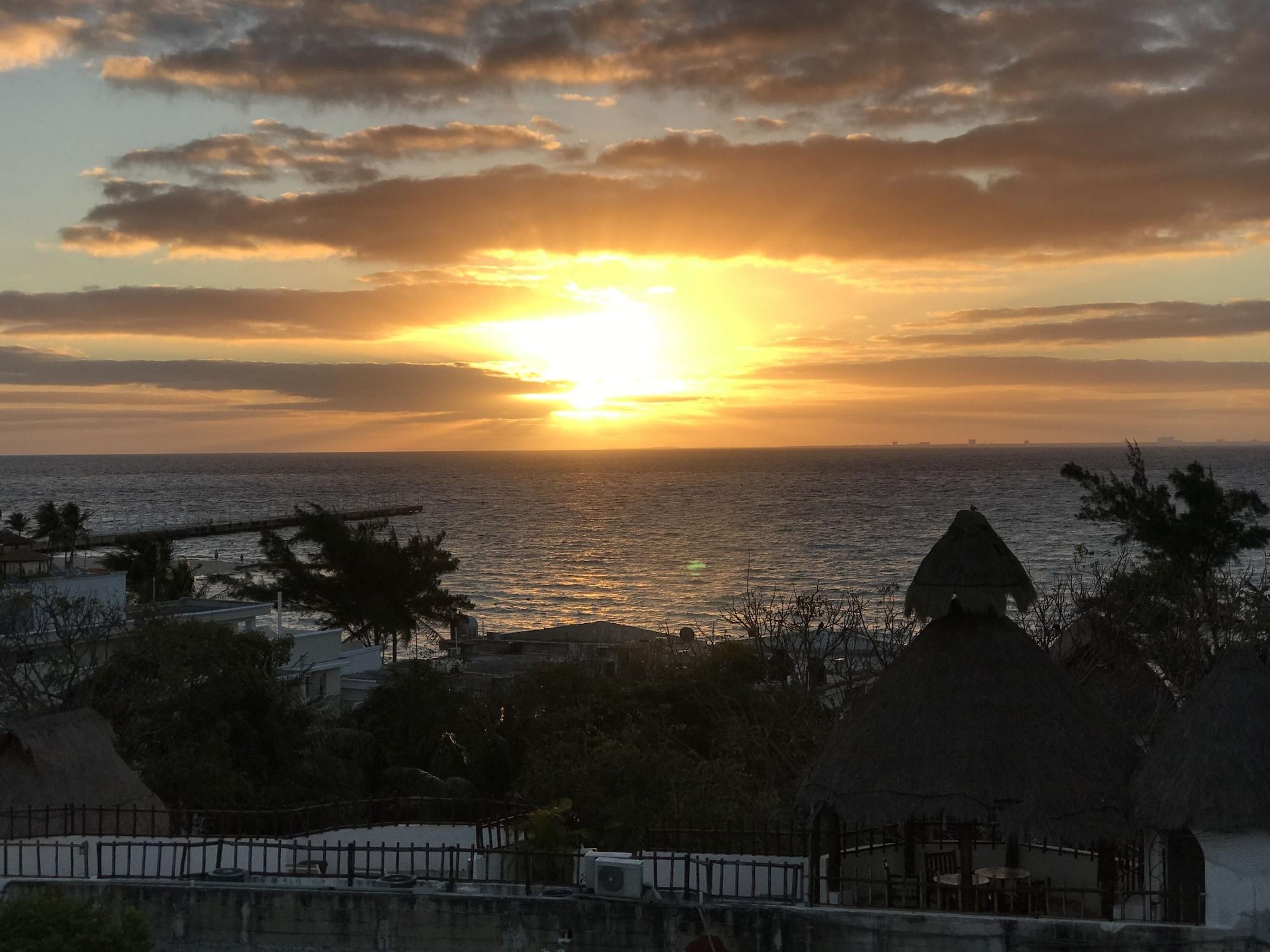 Playa Embarcadero Maya B&B