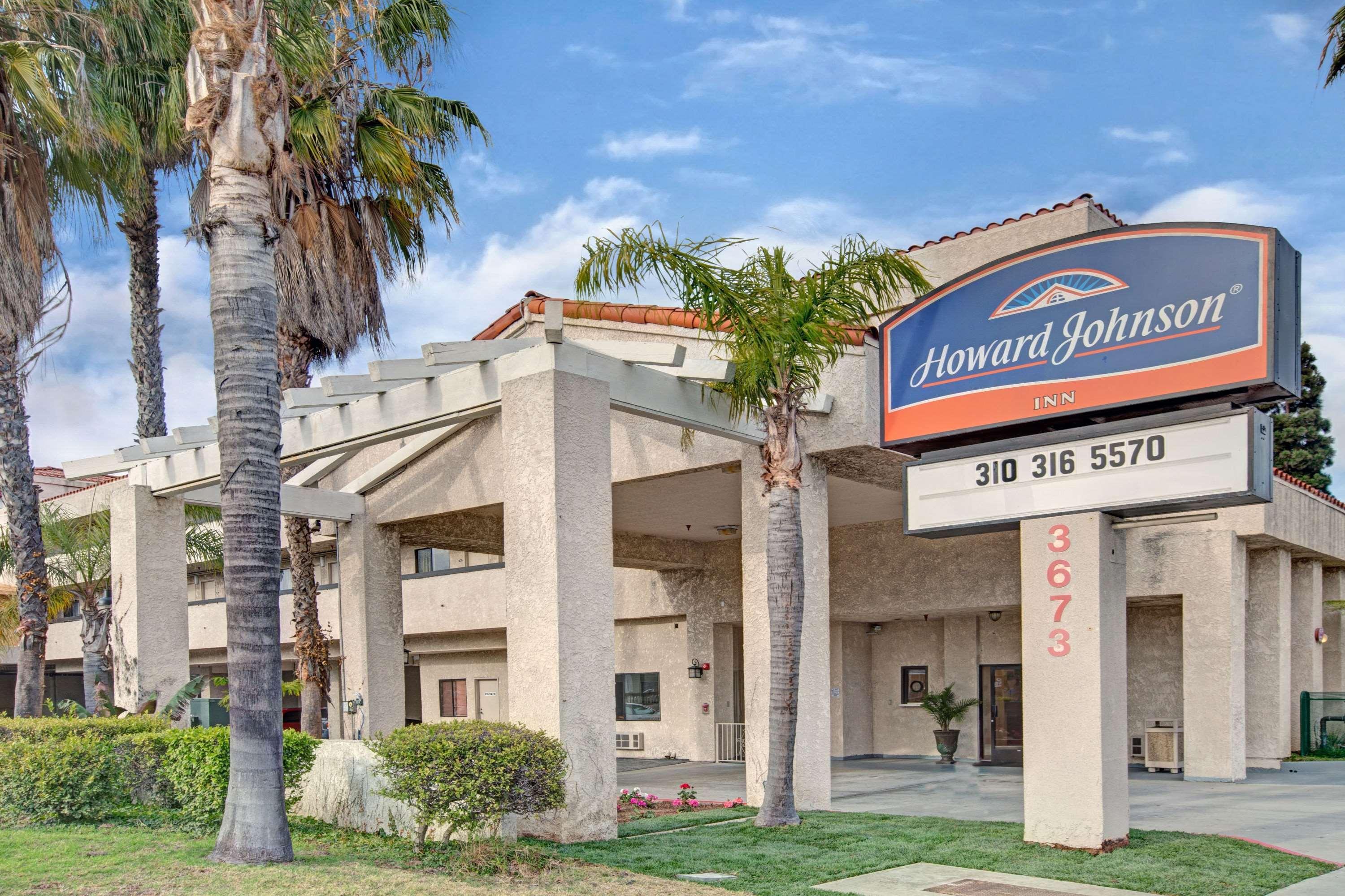 Vista Exterior Howard Johnson by Wyndham Torrance