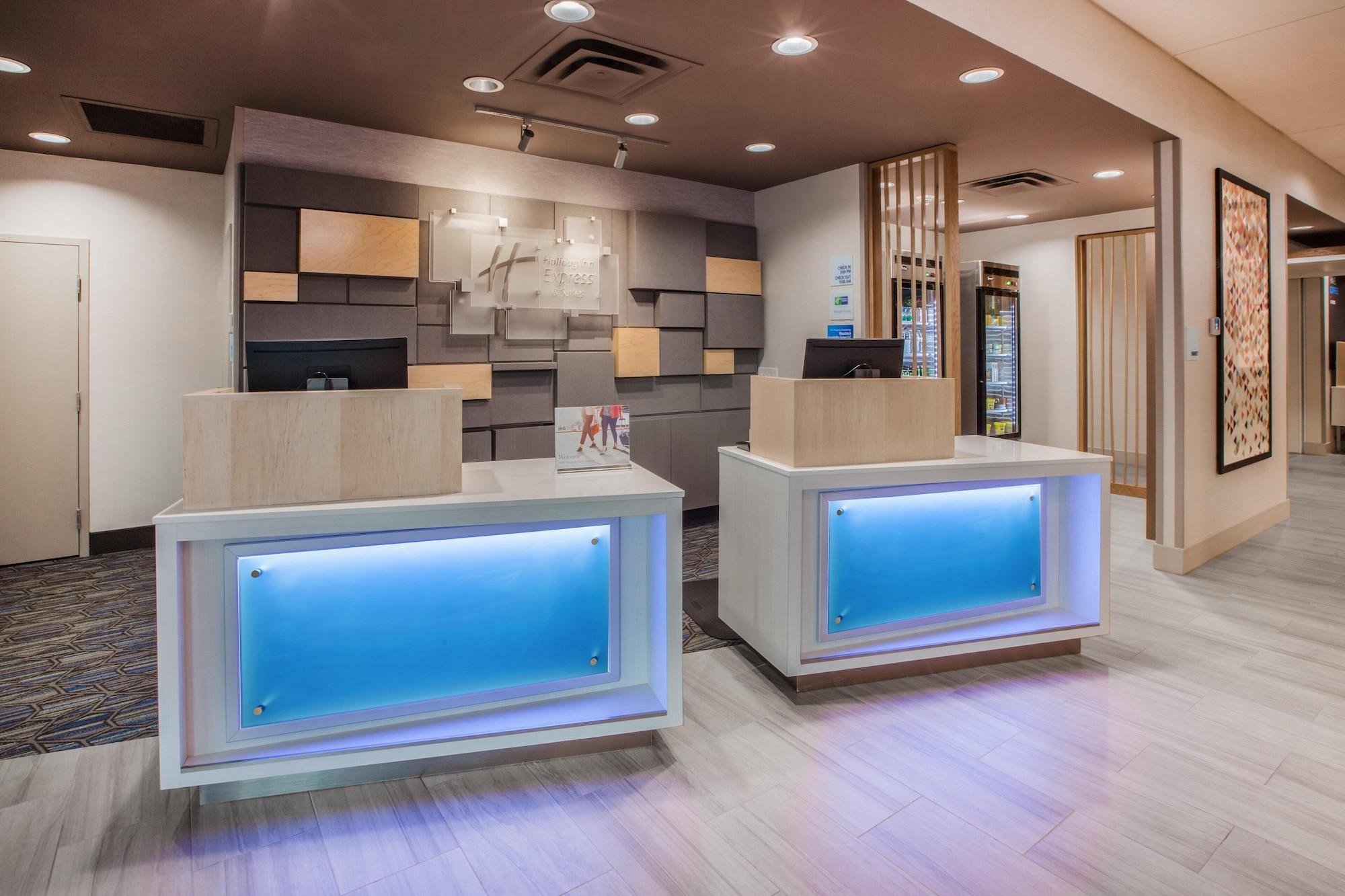 Vista Lobby Holiday Inn Express And Suites Glendale Downtown by IHG