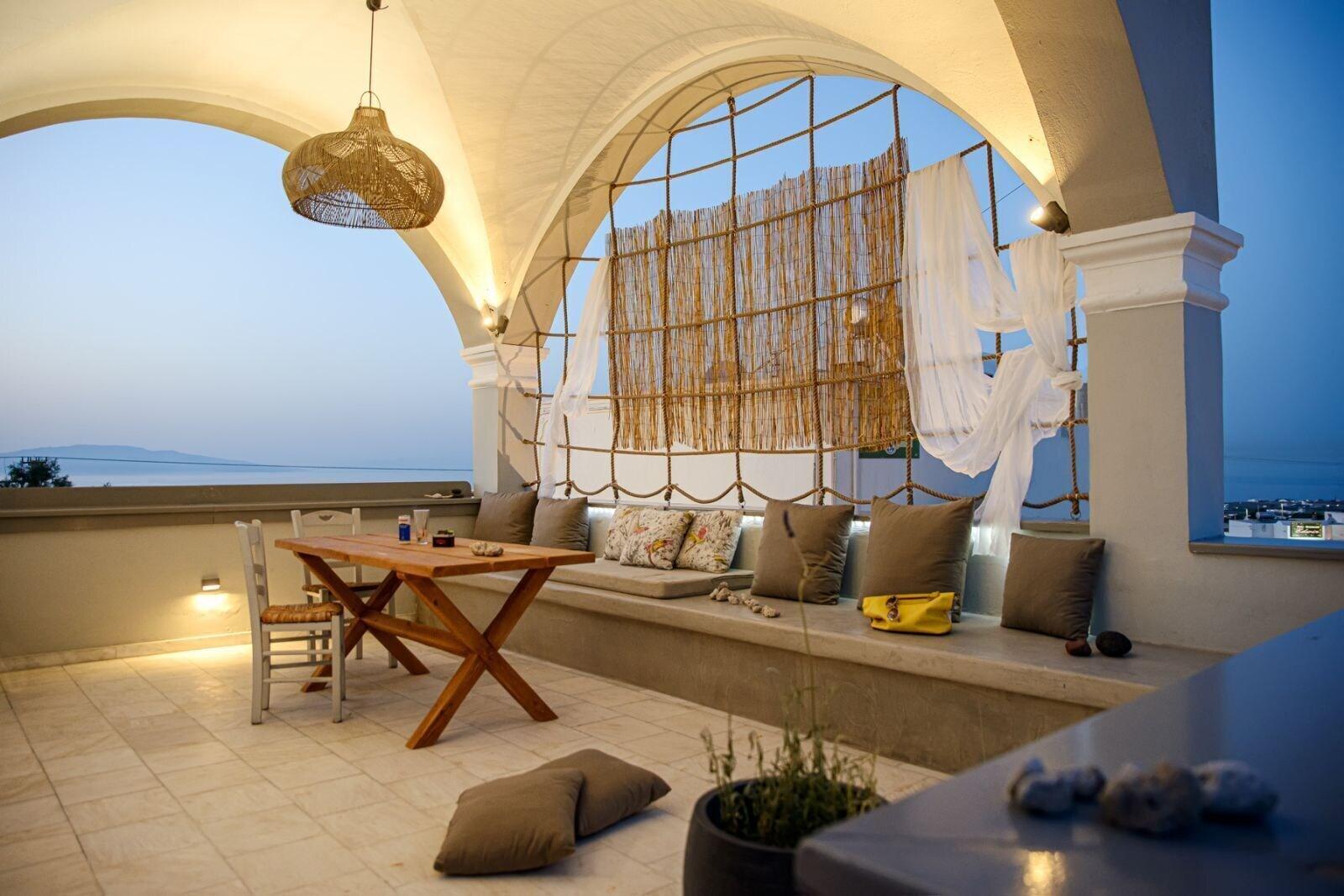 Varios Central Oia Hostel