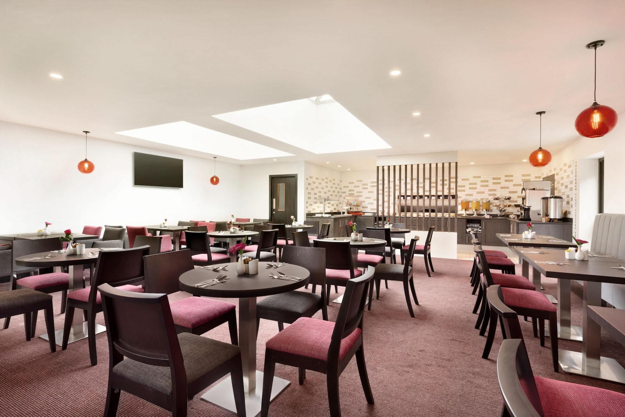 Restaurant Ramada by Wyndham Bristol West
