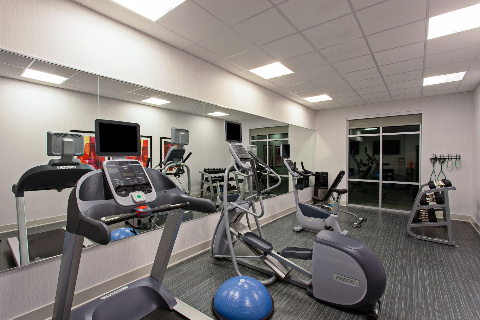 Gimnasio Holiday Inn Express & Suites Anaheim Resort Area by IHG