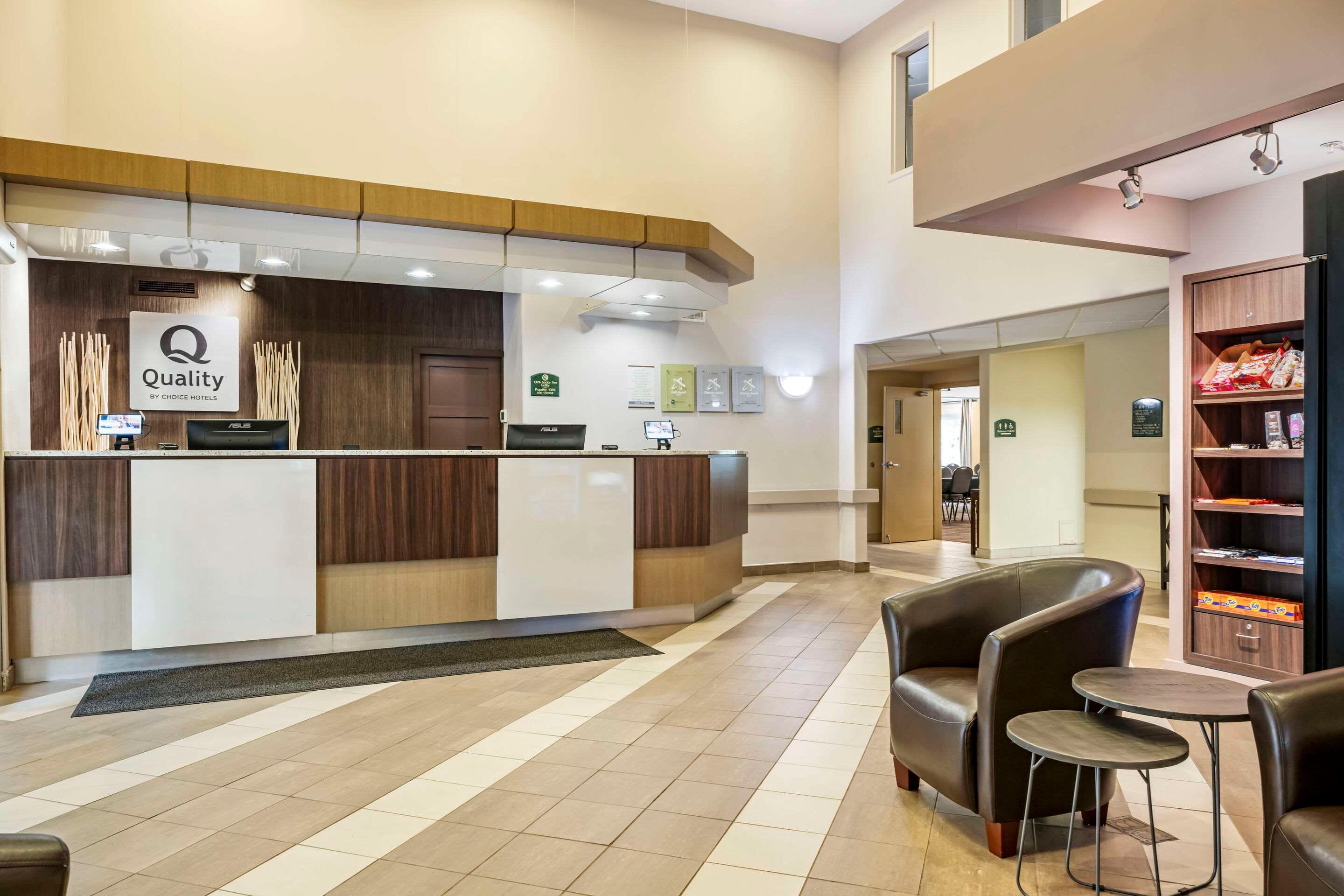 Vista Lobby Quality Inn Airport