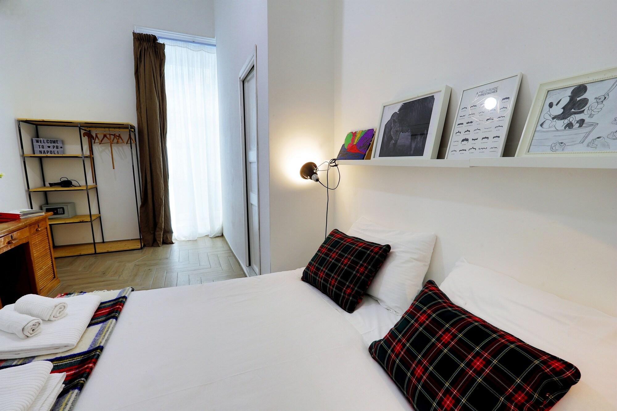 Varios Palazzo Bevilacqua Napoli B&B