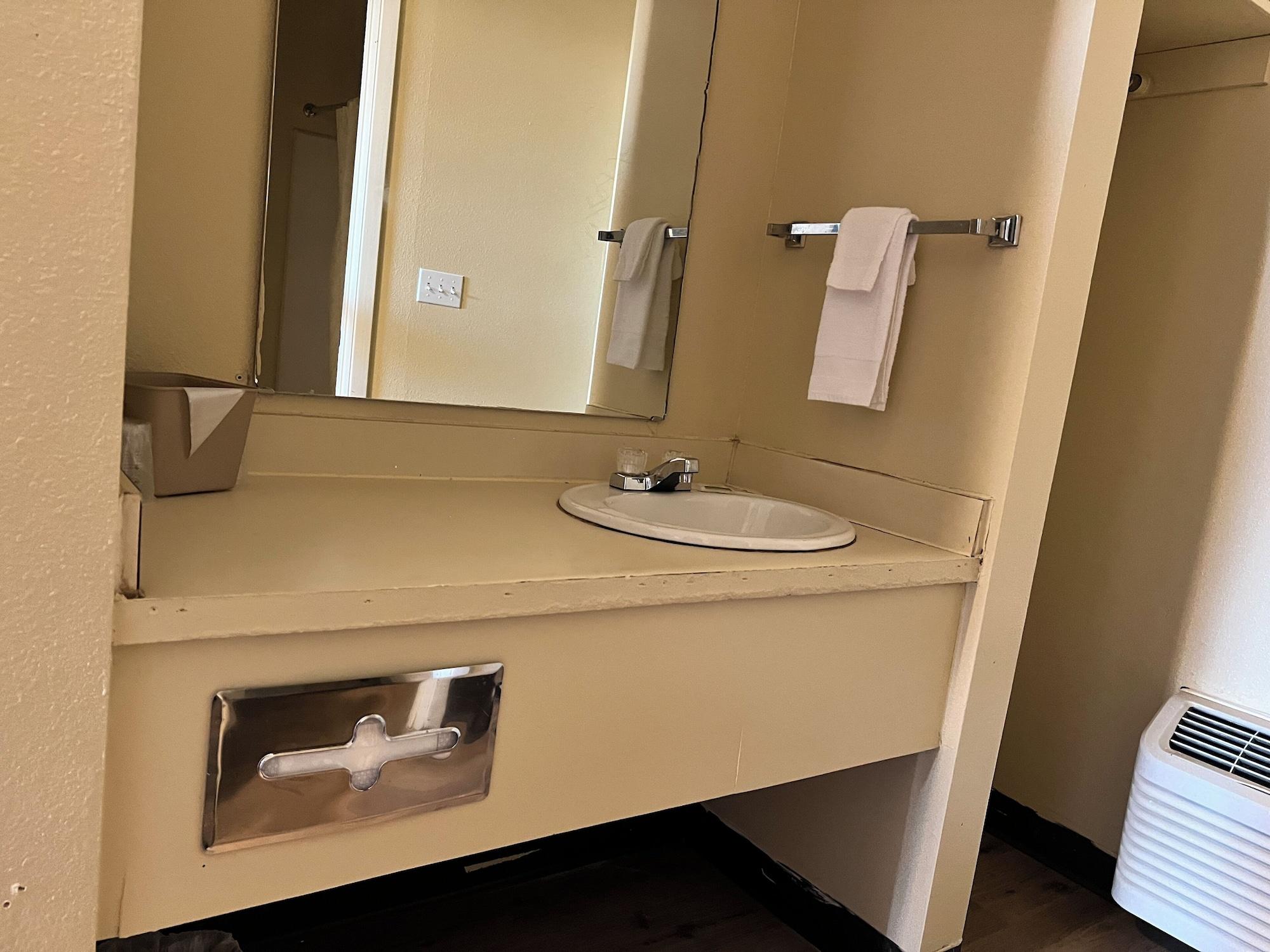 Equipamiento de Habitación King City Motel by OYO Pasco