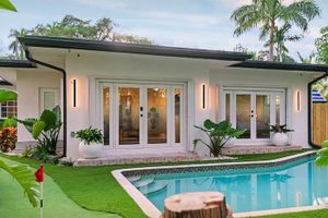 Alquiler Vacacional - Lakefront Lux Home • Pool_BBQ • Game Room & Kayak