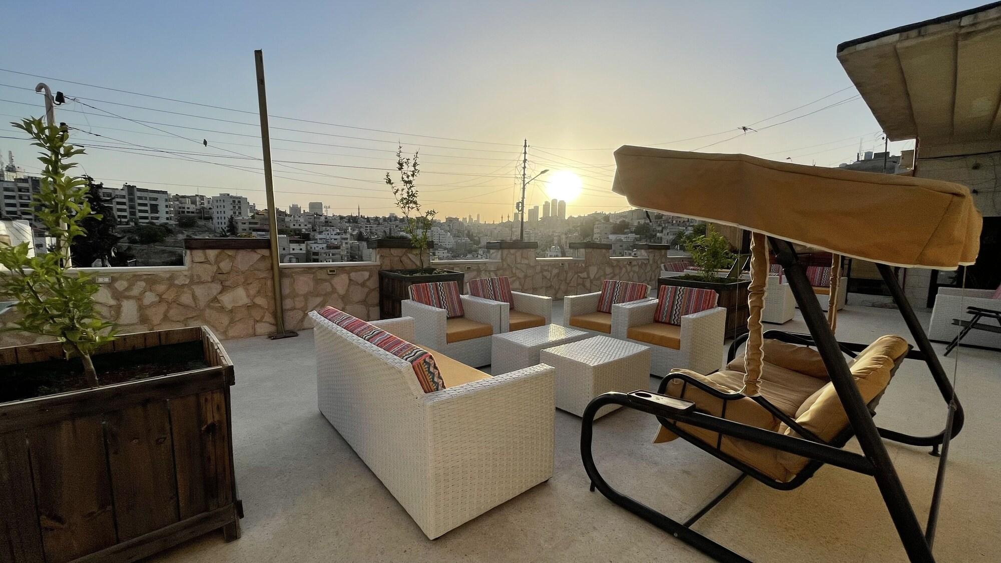 Vista Exterior Carob Hostel