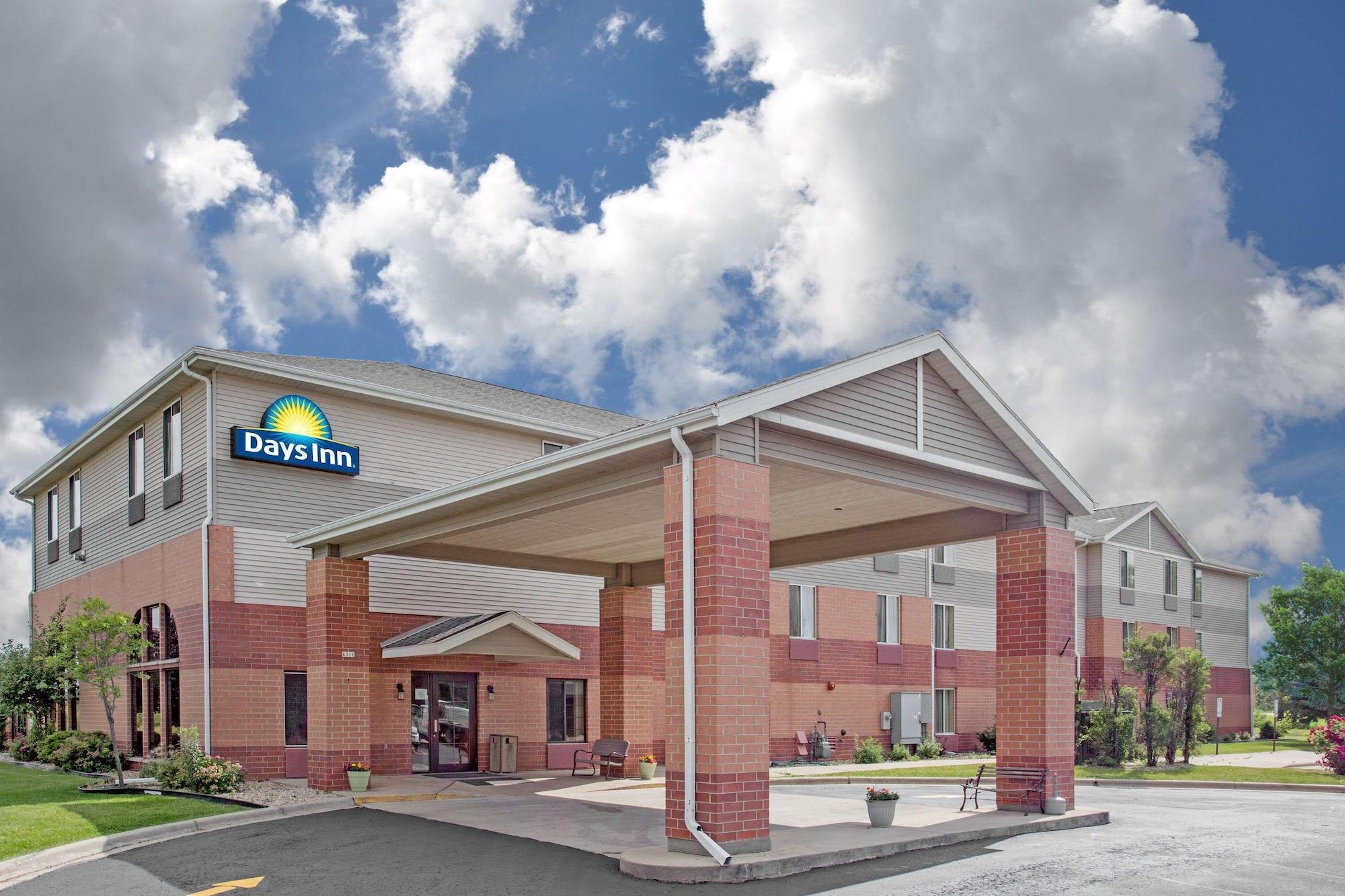 Vista Exterior Days Inn by Wyndham Madison NE/Windsor