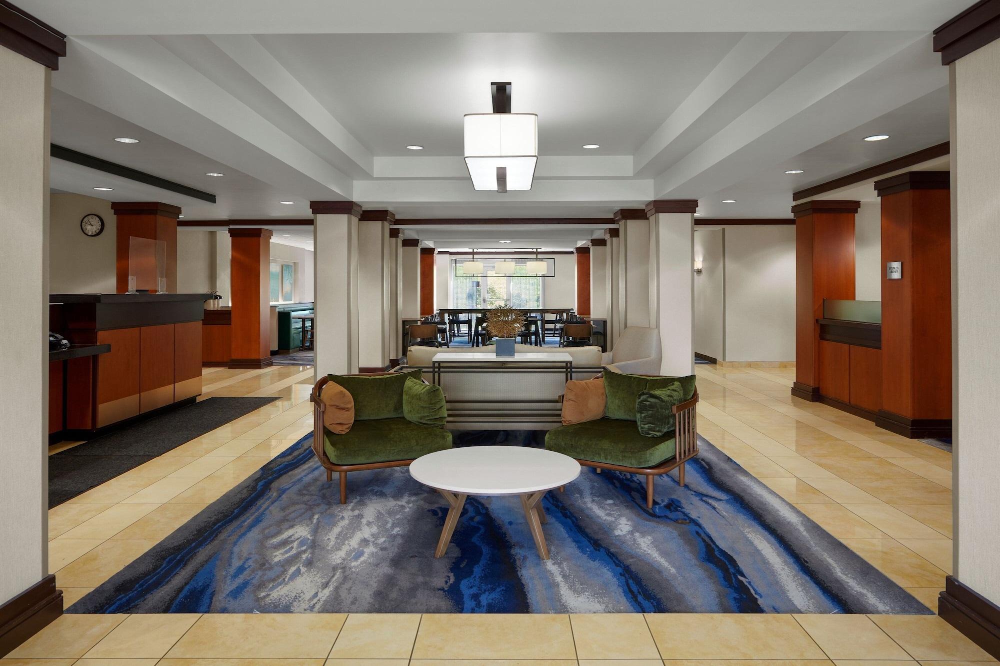 Vista Lobby Fairfield Inn & Suites by Marriott Bedford