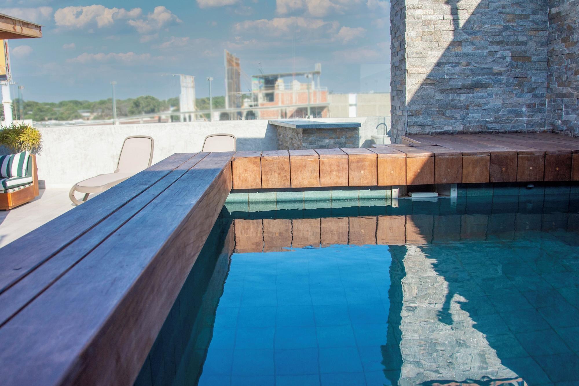 Vista Piscina GRAU BUSINESS HOTEL