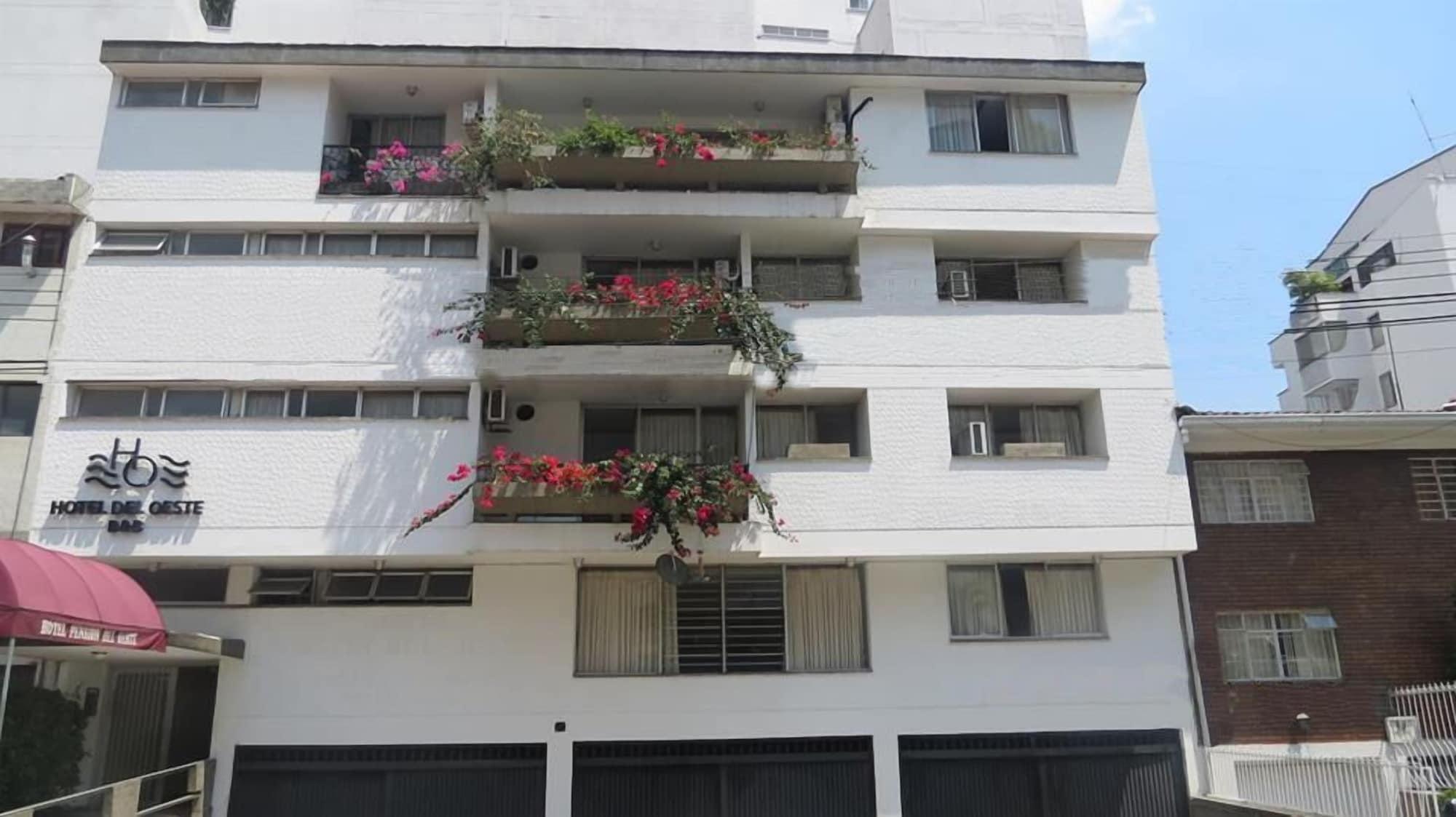 Varios Hotel del Oeste B&B