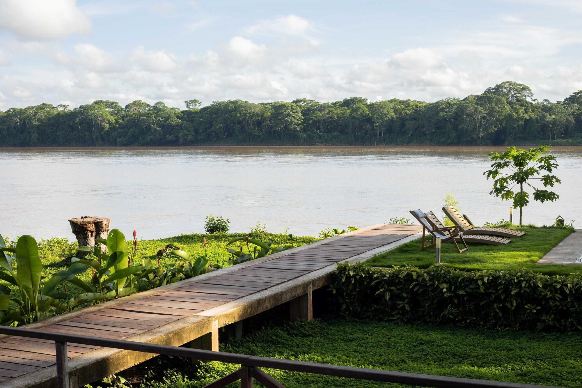 Vista da fachada Hotel Enai