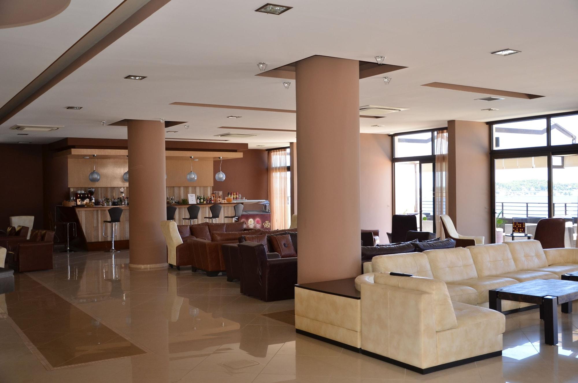 Vista Lobby Hotel Plaza