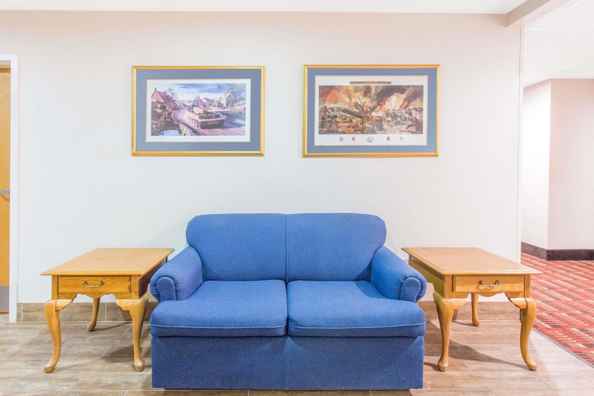 Vista Lobby Super 8 by Wyndham Bedford