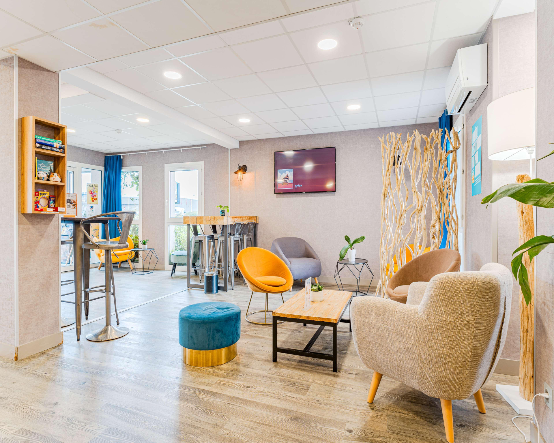 Vista Lobby KYRIAD DIRECT Tours Sud - Chambray Lès Tours