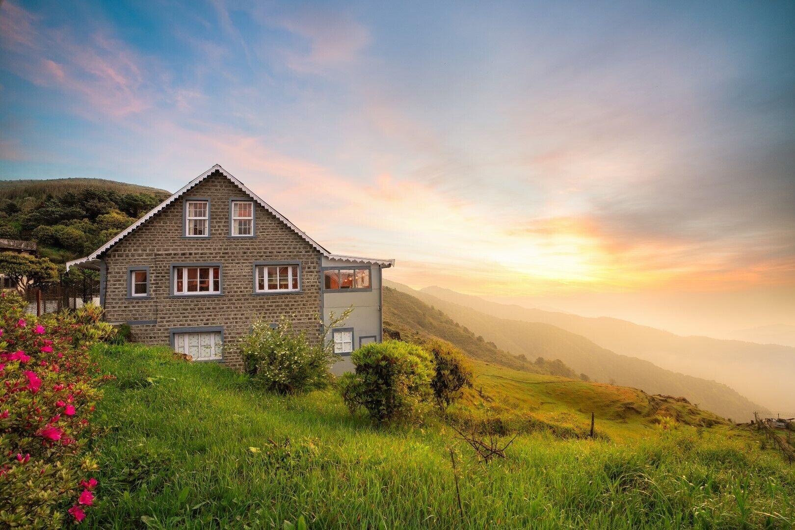 Varios Poshtel Meghma