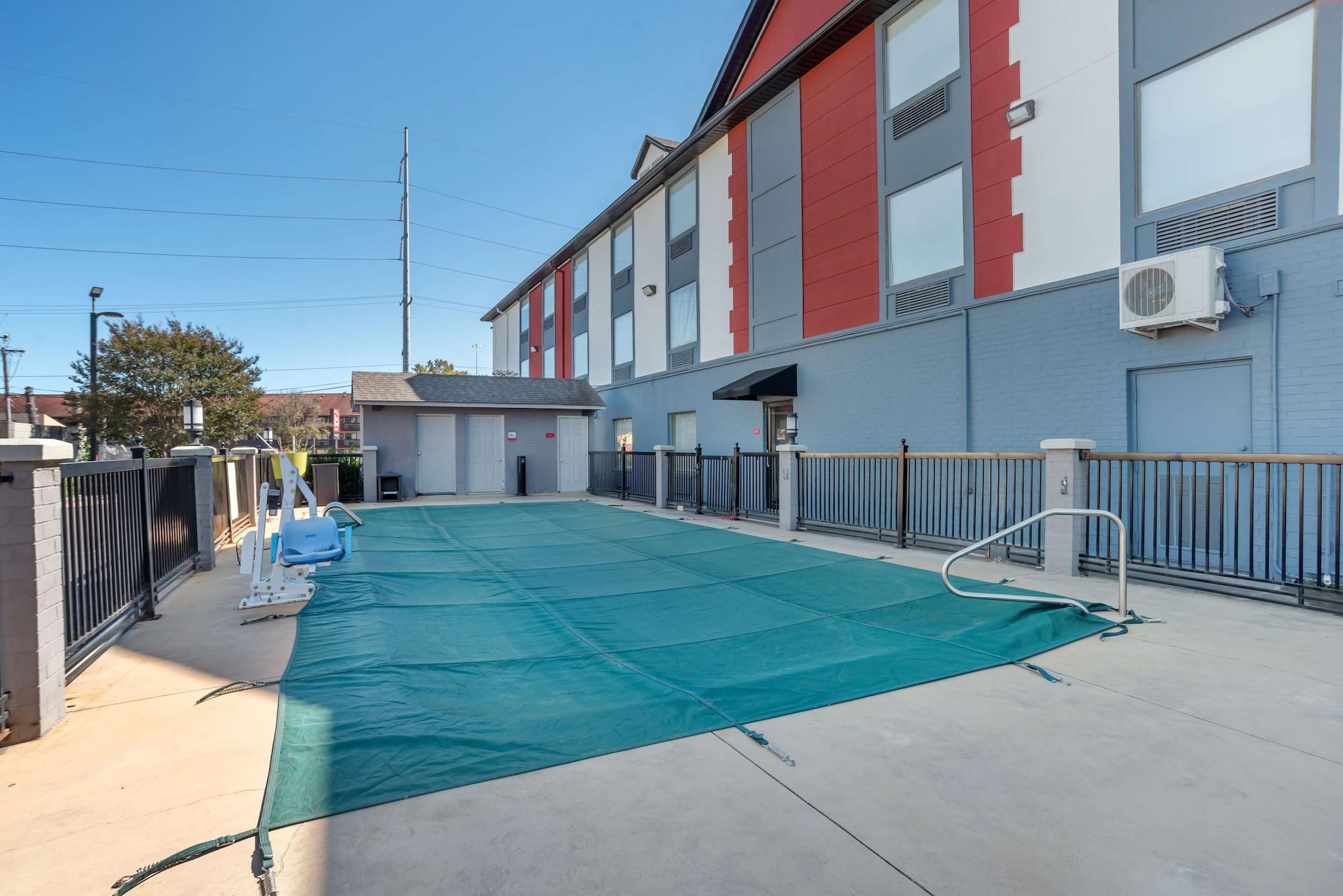 Vista Piscina Best Western Plus Jackson Downtown Colliseum