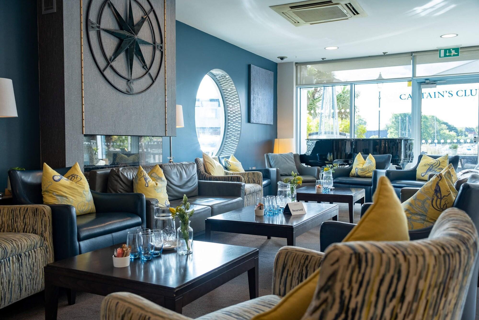 Vista Lobby Captains Club Hotel