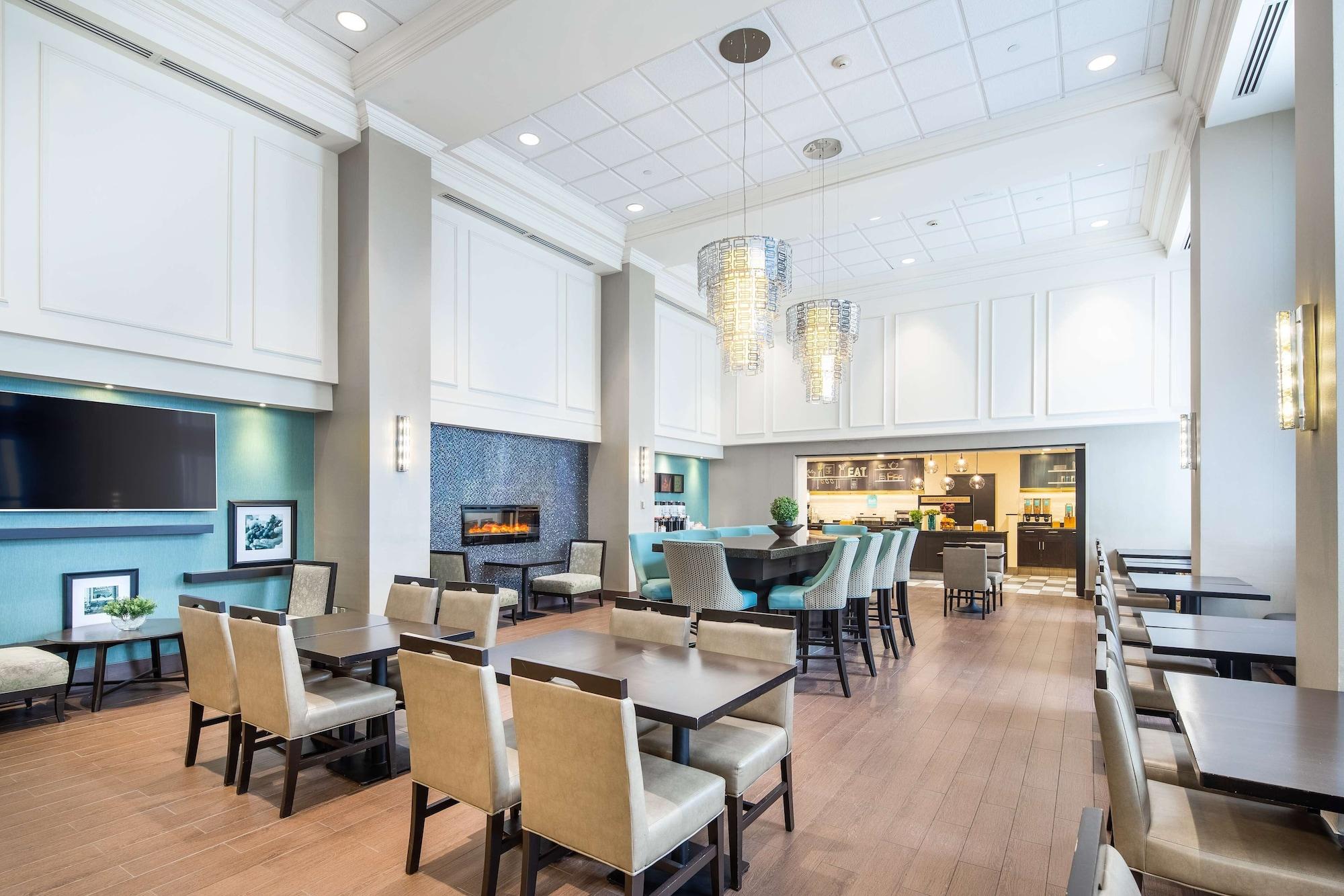 Restaurant Hampton Inn & Suites by Hilton Toronto Airport
