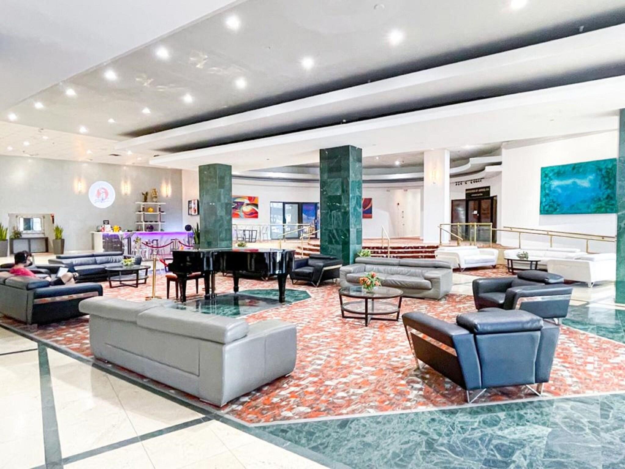 Vista Lobby Ocean Front Casablanca Studios with FULL KITCHENS & Beach access By BL Rentals