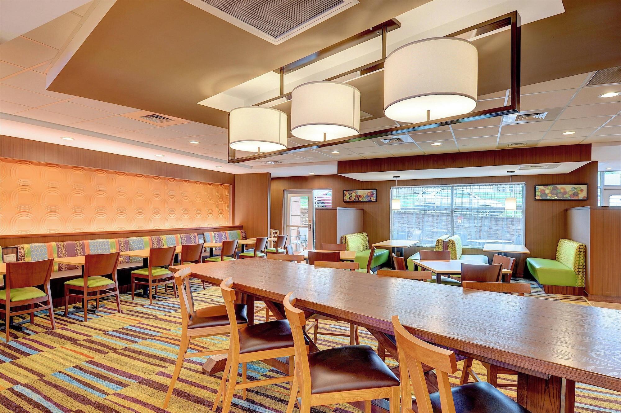 Restaurant Fairfield Inn & Suites by Marriott Nashville Downtown MetroCenter