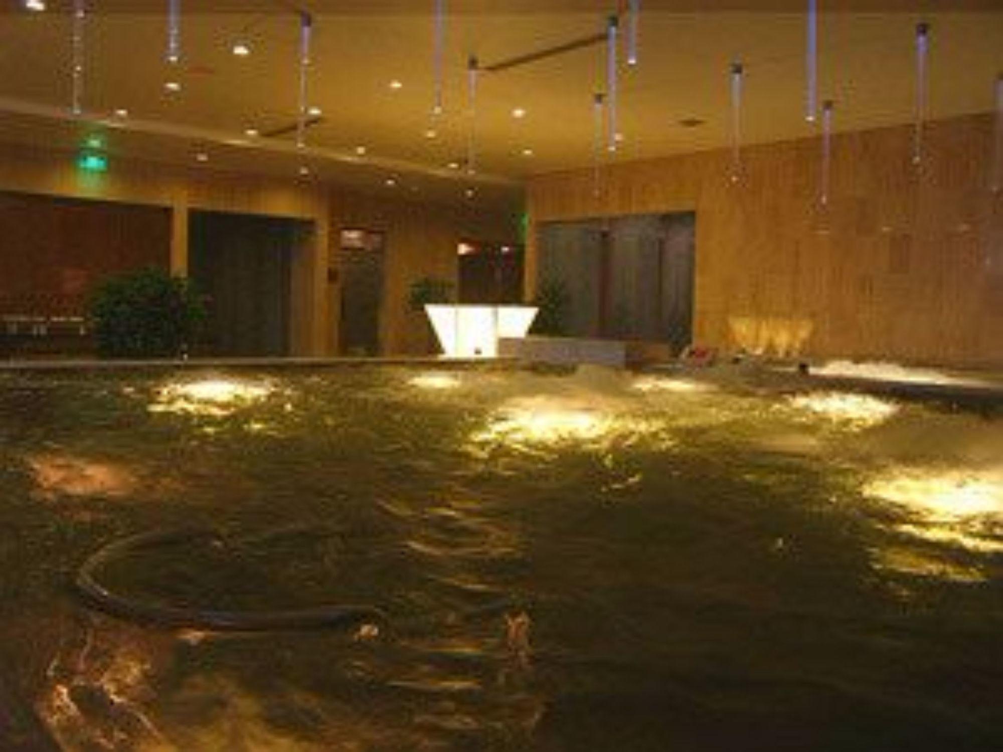 Vista Piscina GRAND NEW CENTURY HOTEL Binhai Tianjin